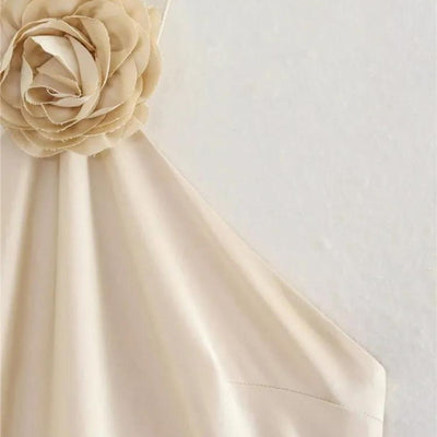 Grace - Satin-Midikleid mit seitlichem Blumendetail