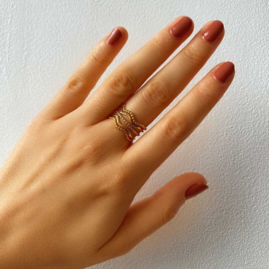 Livia - Eleganter Mehrreihiger Ring mit Perlenverzierung