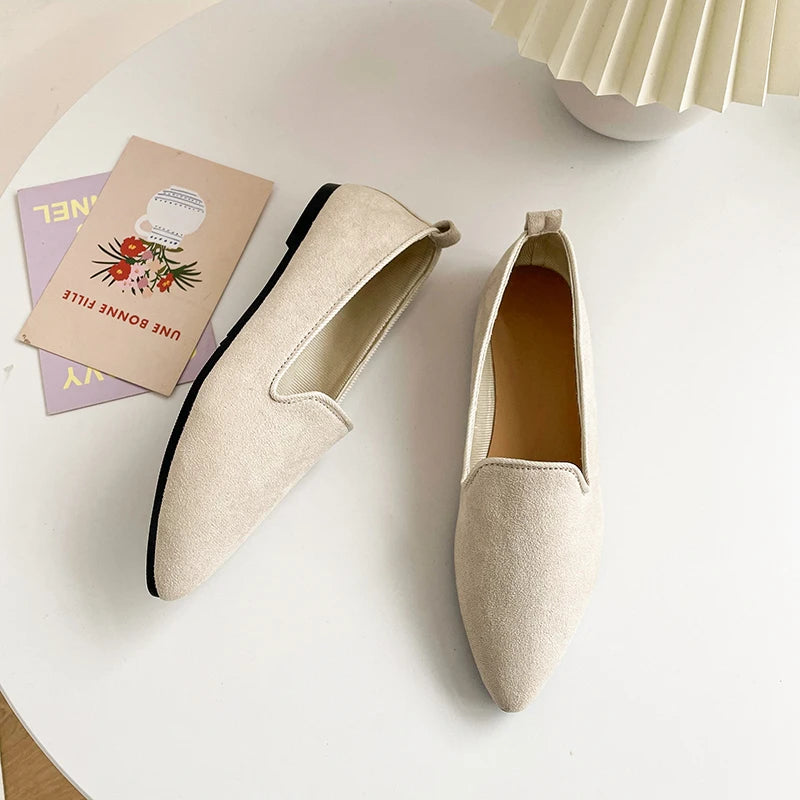 Clarissa - Elegante Wildleder-Flats mit spitzer Zehenpartie