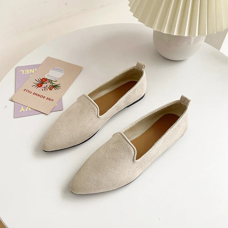 Clarissa - Elegante Wildleder-Flats mit spitzer Zehenpartie