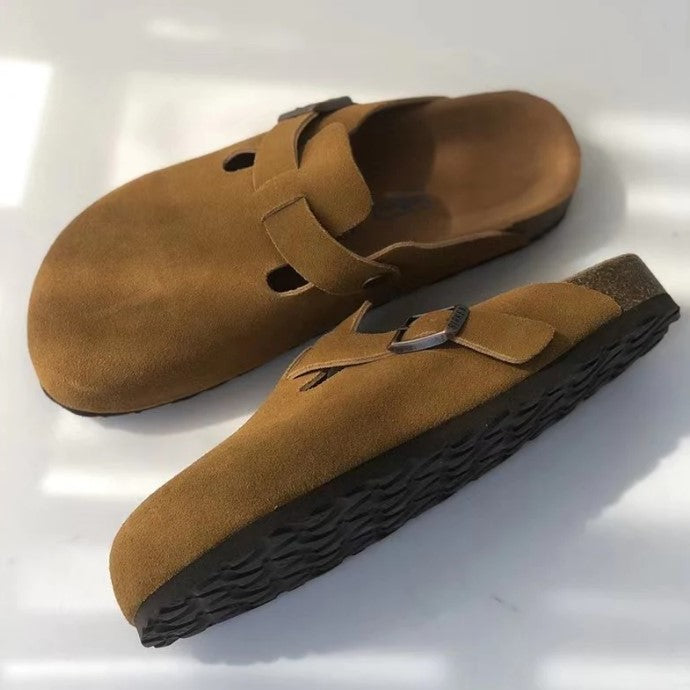 Boston - Wildleder-Schlupfclogs mit verstellbarer Schnalle braun