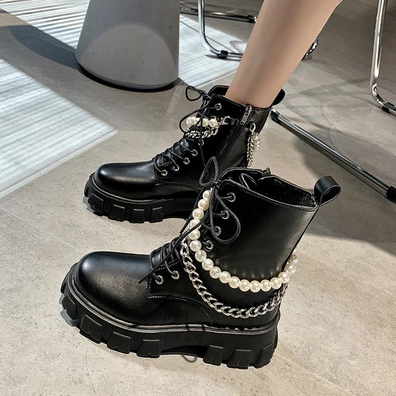 Bianca - Punk-Stil Plateaustiefel mit Perlenkettenakzent