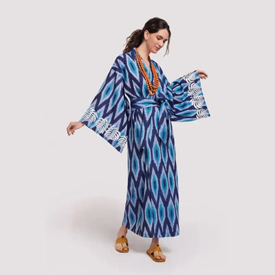 Azura - Kimono-Robe mit Ikat-Druck und Bindegürte