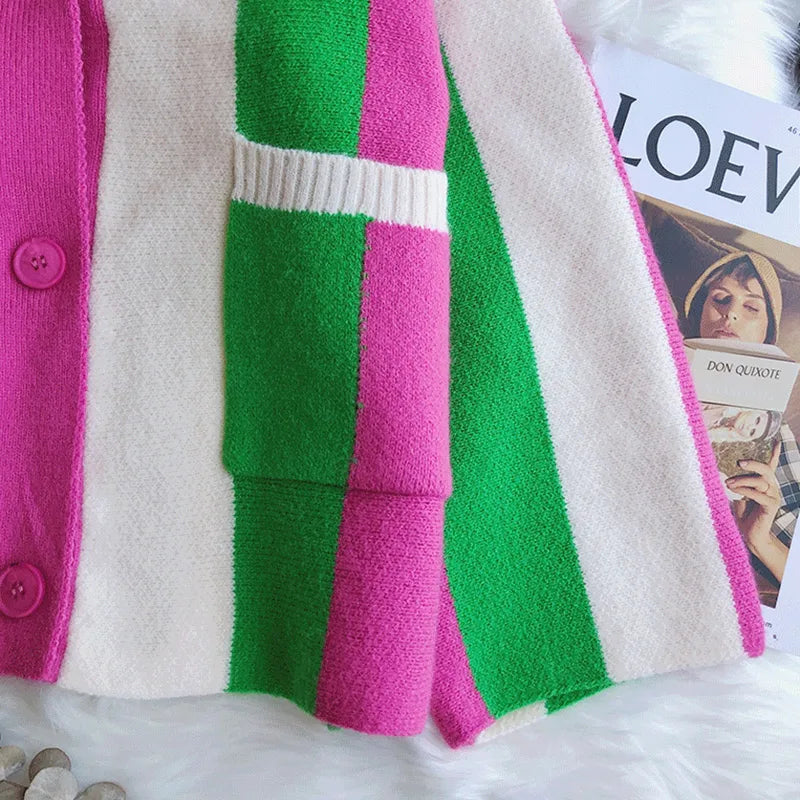 Ava - Strickjacke mit Knopfleiste und kräftigen Streifen