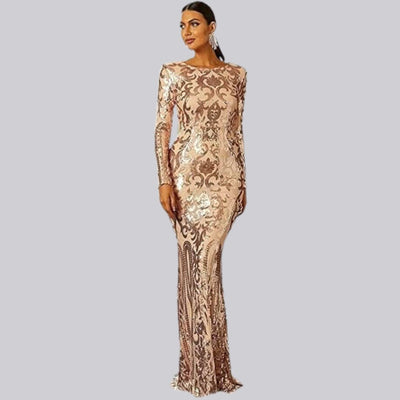  Das Model trägt ein golden glamouröses Abendkleid mit Pailletten und Spitze sowie langen Ärmeln auf der Vorderansicht