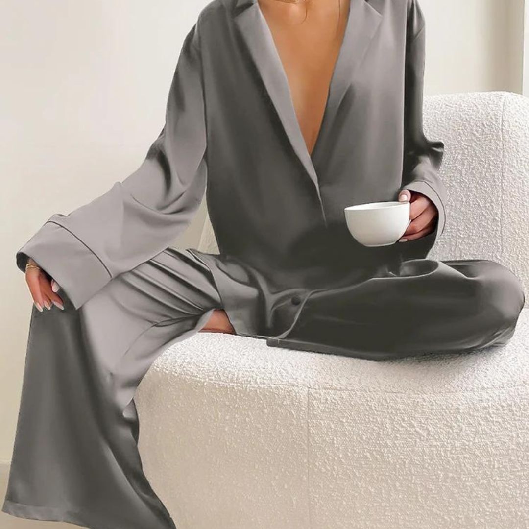 dunkelgrauer Satin Pyjama Damen Vorderansicht 