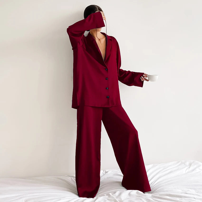 roter Satin-Pyjama Damen Vorderansicht 