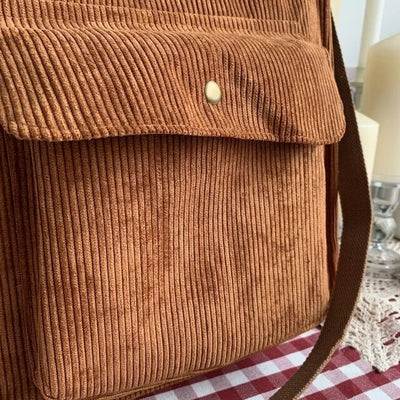 Harper - Corduroy Rucksack mit Fronttaschenverschluss