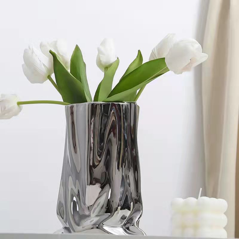 Mirage - Elegante Silberne Reflektierende Vase