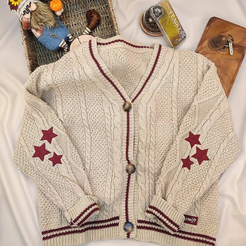 Reva - V-Ausschnitt-Strickpullover mit Sternmuster-Design