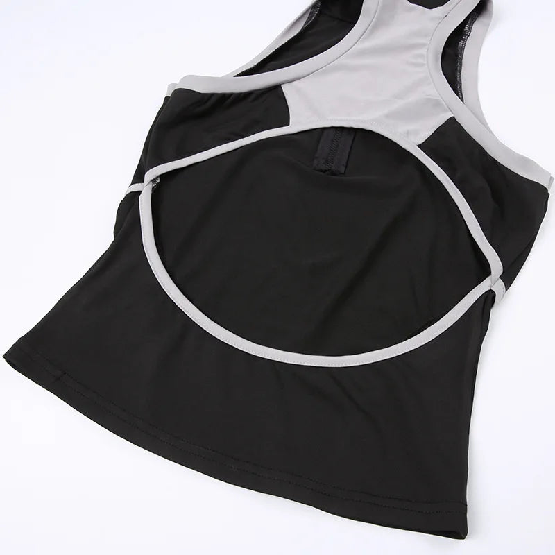 Zoe - Sportliches Crop-Top mit hohem Kragen