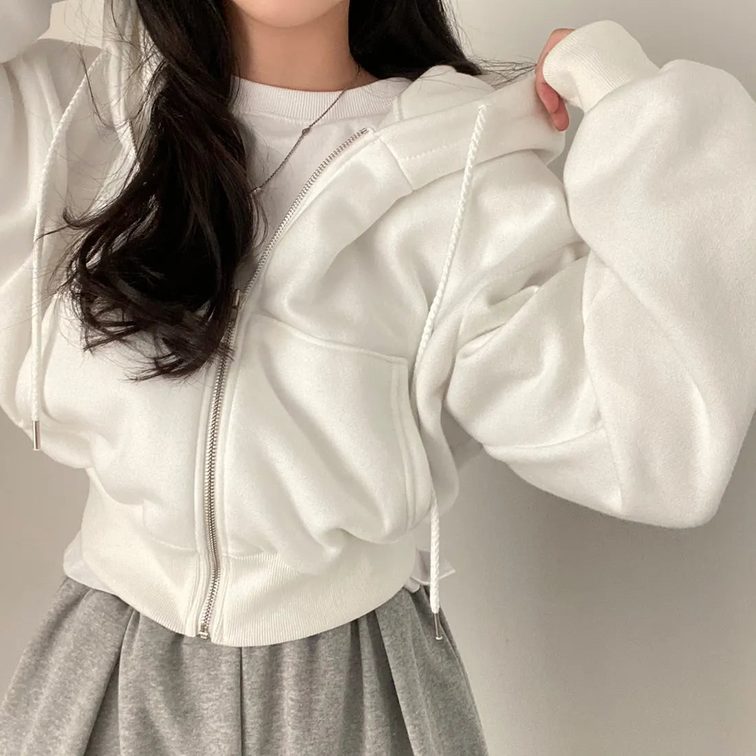 Grace - Cropped Hoodie mit asymmetrischem Reißverschluss