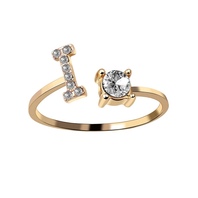 Ava - Personalisierter Initialen-Ring mit Solitär-Diamant