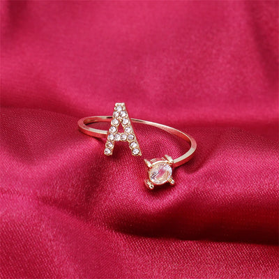 Ava - Personalisierter Initialen-Ring mit Solitär-Diamant