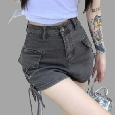 Daisy - High-Waist Shorts mit Schnürdetail