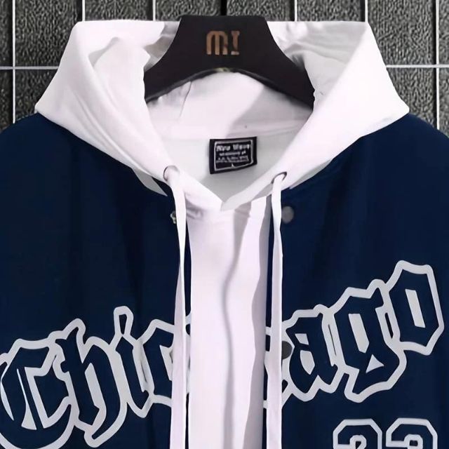 Varsity - Klassische Letterman-Jacke mit Kontrastärmeln