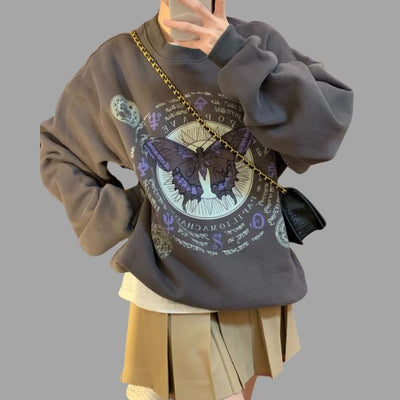 Evelyn - Oversized-Sweatshirt mit mystischem Schmetterlingsdruck