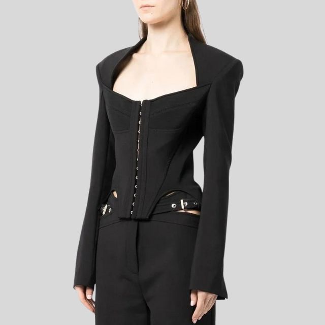 Lorelei - Moderner Blazer mit Ausschnitten und Hakenverschluss