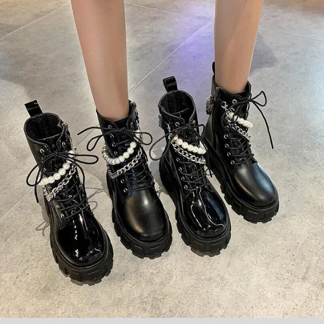 Bianca - Punk-Stil Plateaustiefel mit Perlenkettenakzent