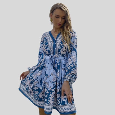 Liliana - Lebhaftes Paisley-Print-Kleid mit Taillenraffung