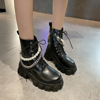 Bianca - Punk-Stil Plateaustiefel mit Perlenkettenakzent