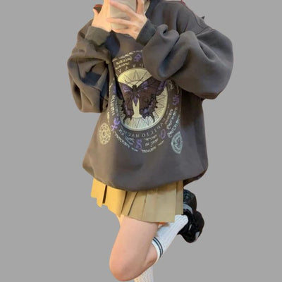 Evelyn - Oversized-Sweatshirt mit mystischem Schmetterlingsdruck