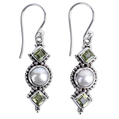 Eloise - Tropfen-Ohrringe mit Perle und Peridot in Sterlingsilber