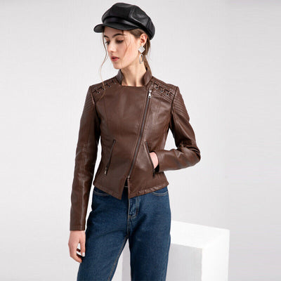 Ava - Schicke taillierte Jacke mit Nietenbesetztem Revers